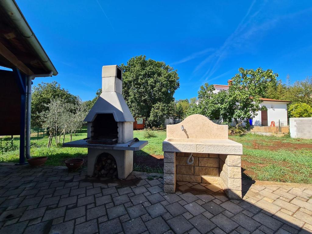 Ogród w obiekcie House Plavi 2130