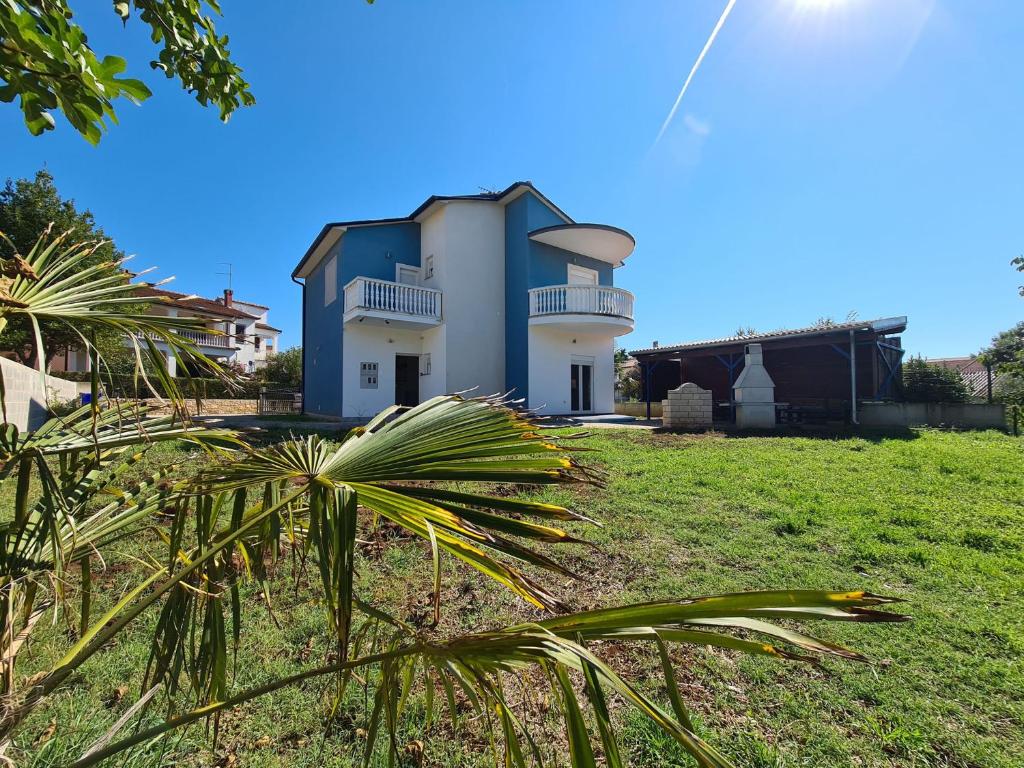 Ogród w obiekcie House Plavi 2130