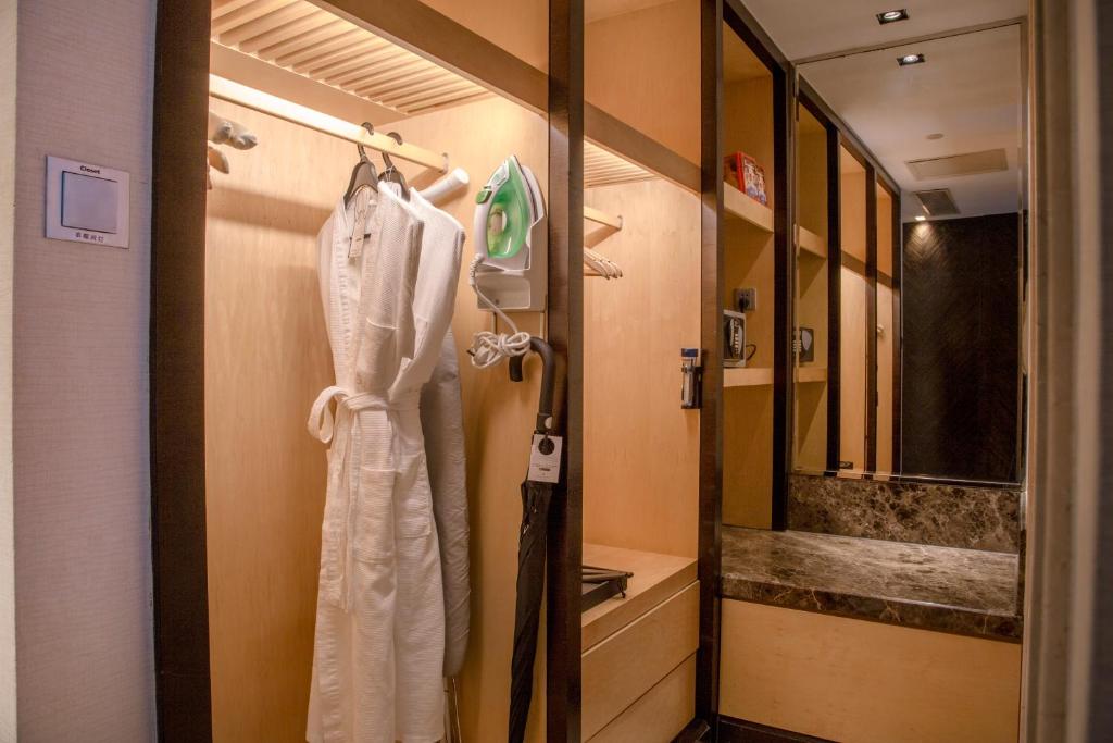 InterContinental Qingdao, an IHG Hotel - Inside the Olympic Sailing Center - 经典的国王室与海景