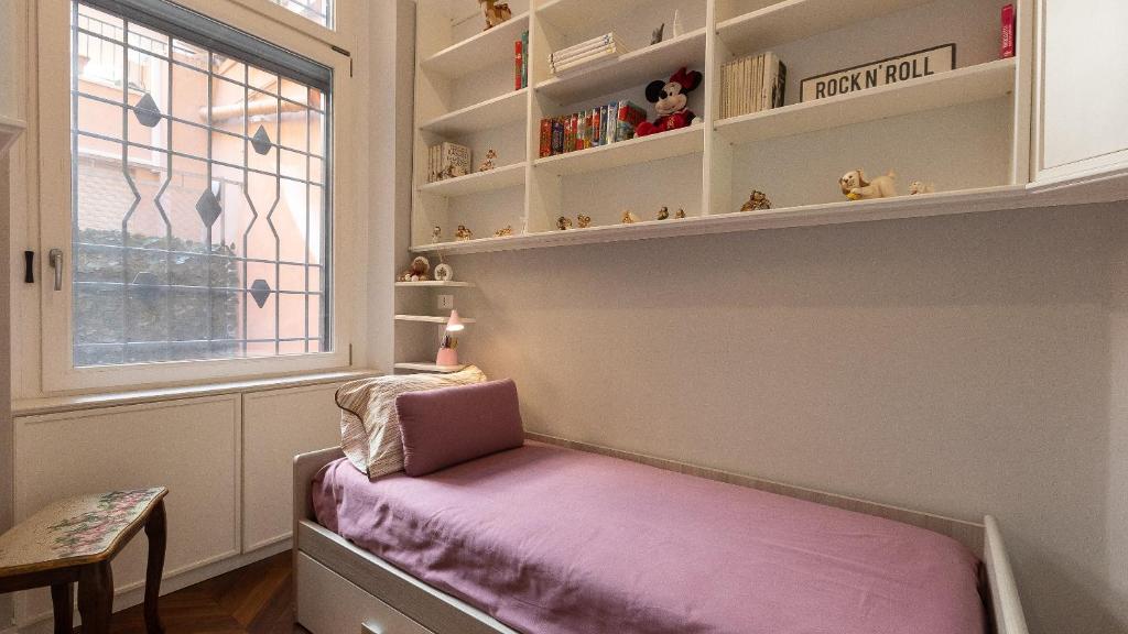 Łóżko lub łóżka w pokoju w obiekcie Gregoriana Luxury Rental in Rome