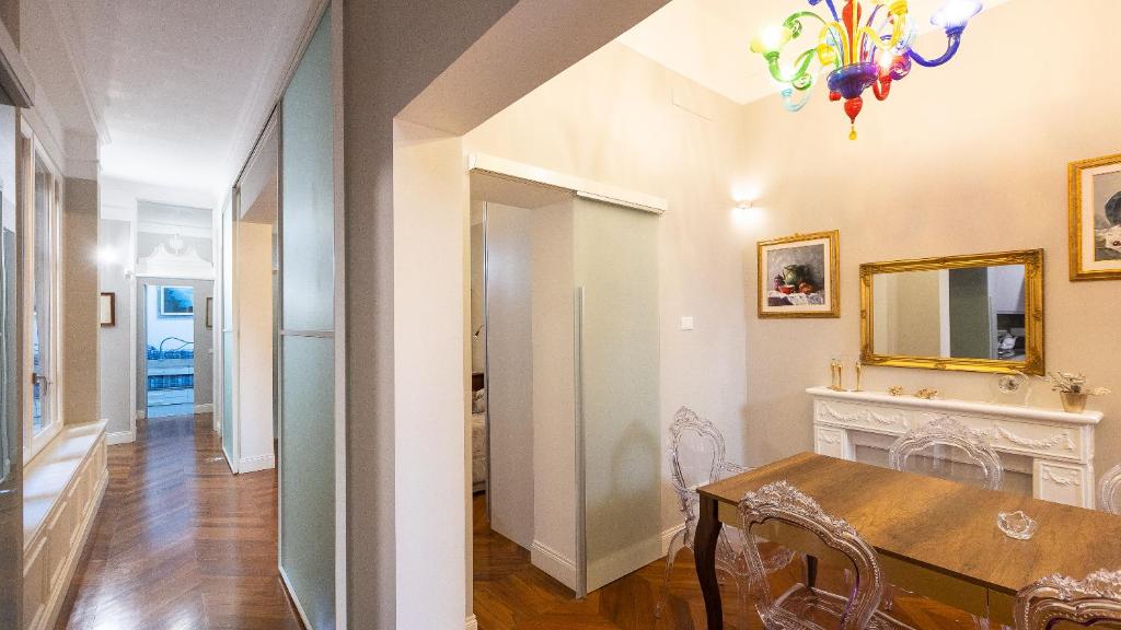 Zdjęcie z galerii obiektu Gregoriana Luxury Rental in Rome w Rzymie