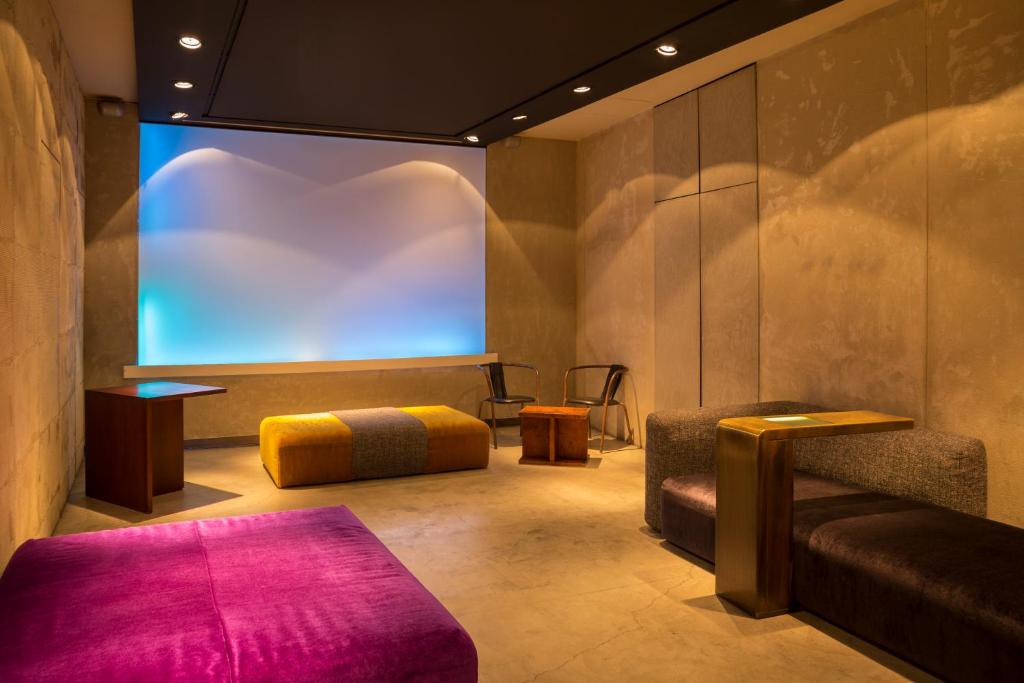 Posezení v ubytování STRAF, Milan, a Member of Design Hotels