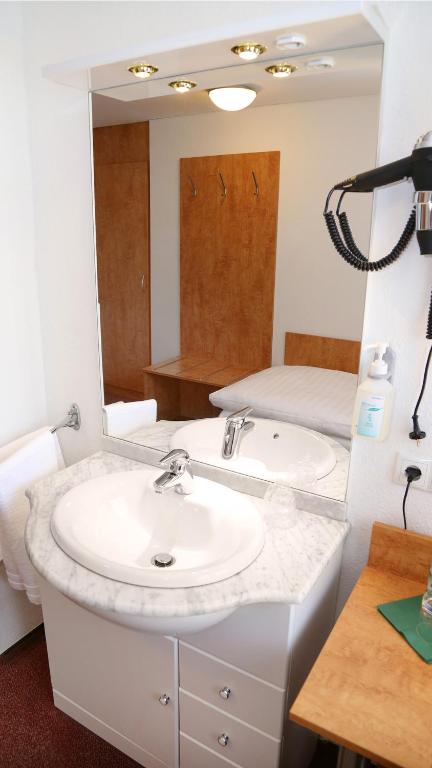 Hotel Garni Kluth - Einzelzimmer Mit Gemeinschafts-WC