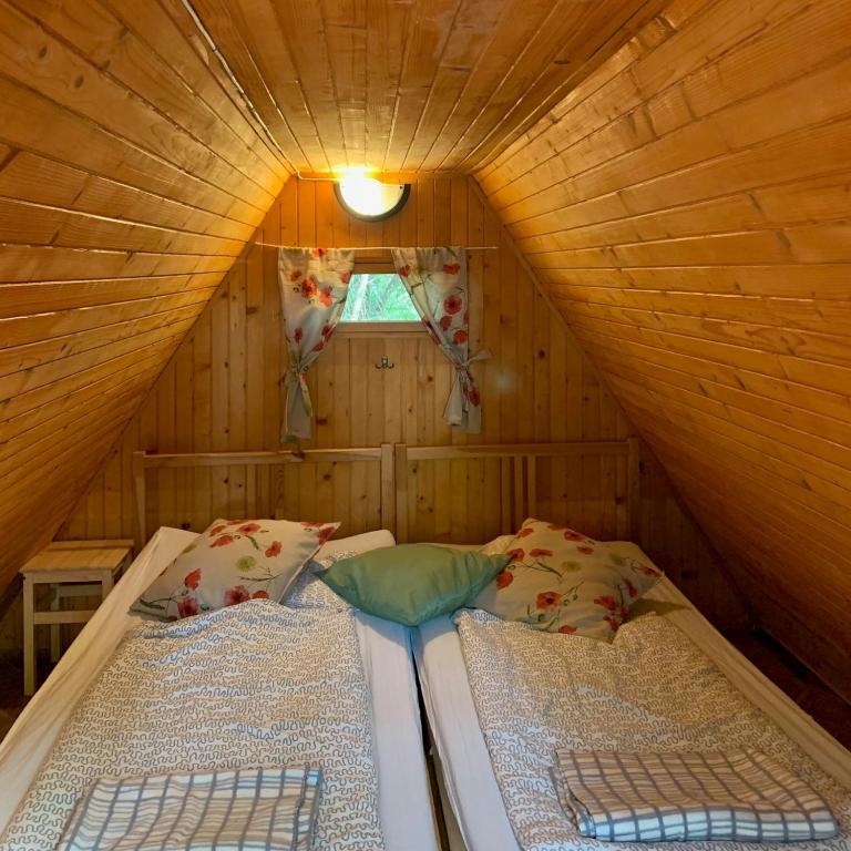 Postel nebo postele na pokoji v ubytování VÁR-CAMPING