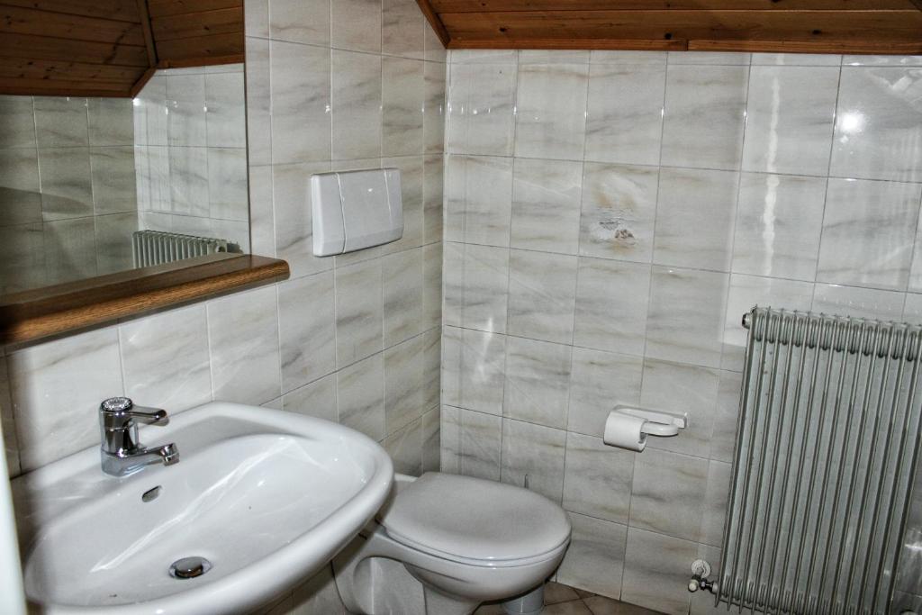 Łazienka w obiekcie Albergo Hofer