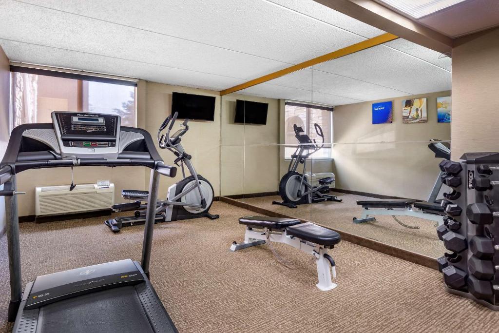 Fitness centrum a/nebo fitness zařízení v ubytování Comfort Inn Edison - New Brunswick
