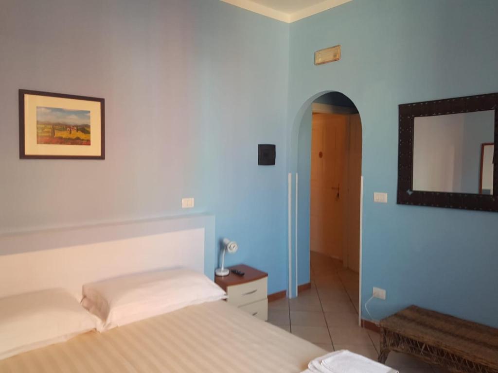 Postel nebo postele na pokoji v ubytování Hotel The Marins