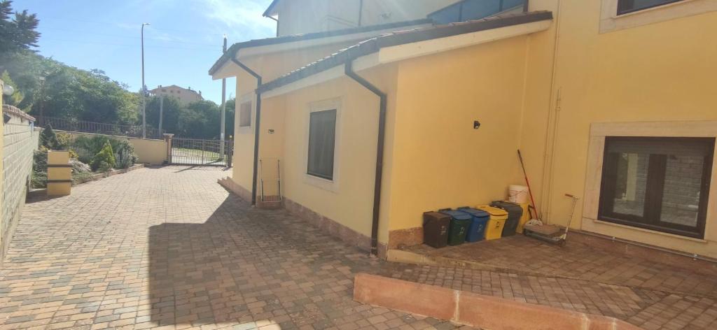 Budova, v ktorej sa apartmán nachádza