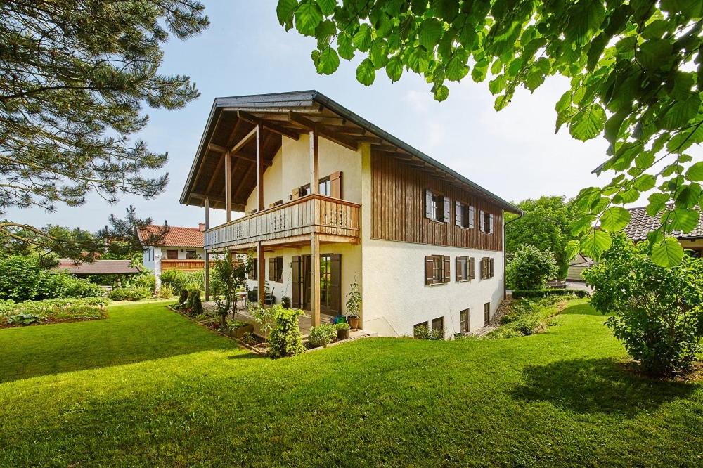a house with a large yard with green grass at Sonne in Gasteig in Unterneukirchen