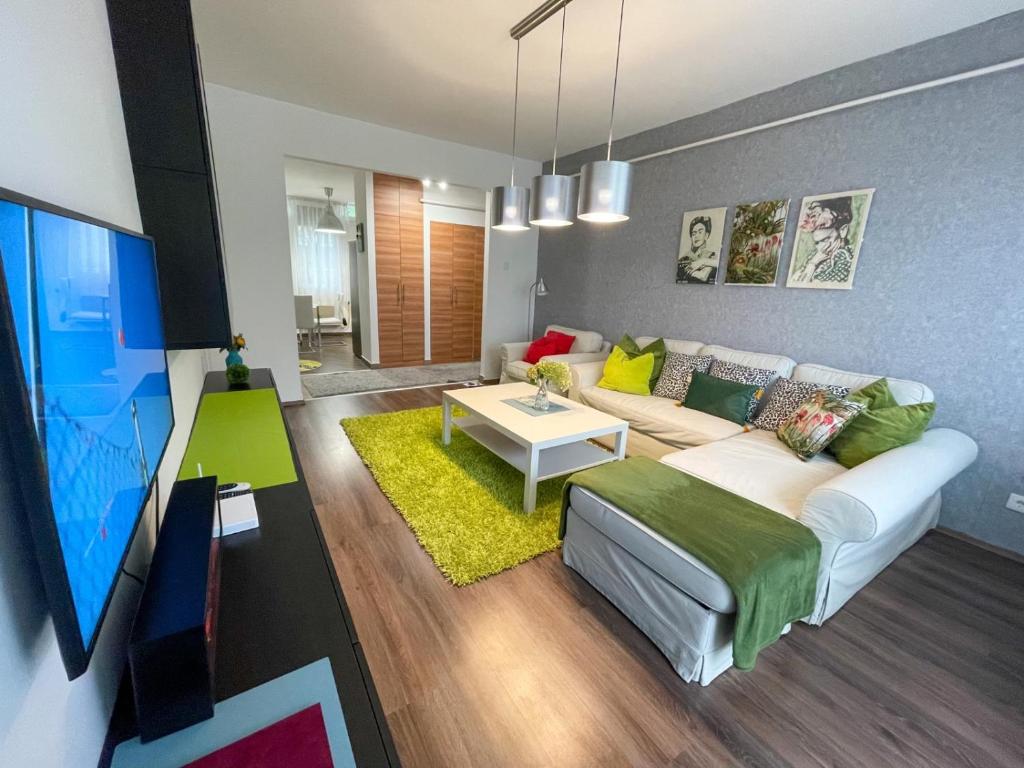 Telewizja i/lub zestaw kina domowego w obiekcie Greatforest Rosehill 1 Apartman