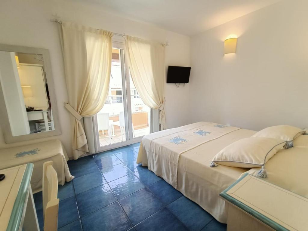 Posteľ alebo postele v izbe v ubytovaní Janas Hotel