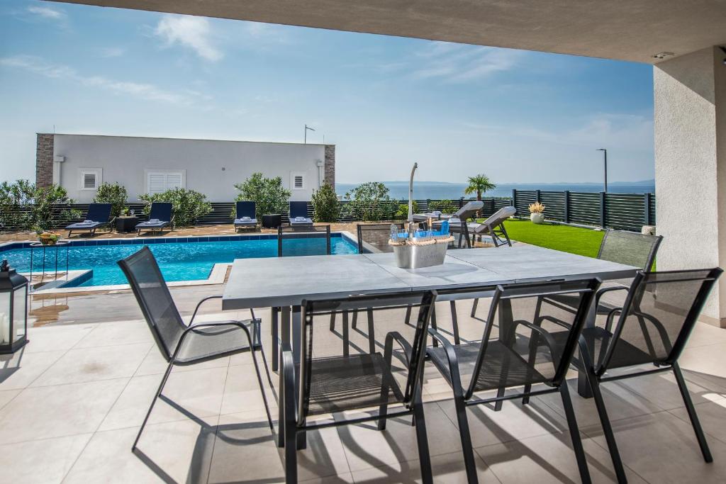 Bazén v ubytování Villas Royal II with Private Pool nebo v jeho okolí