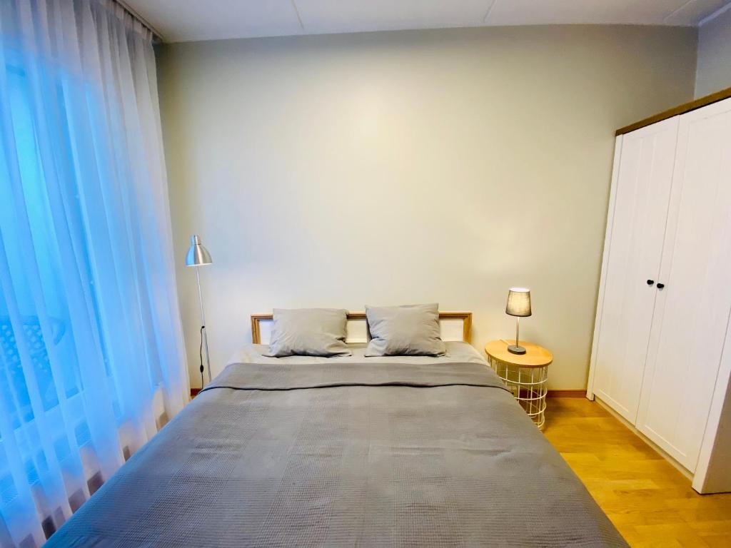 Postel nebo postele na pokoji v ubytování Cozy Foorum Apartment - Tallinn City Centre