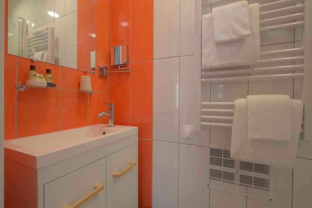 Logis Hôtel Restaurant L'Essille - Standard Double Room