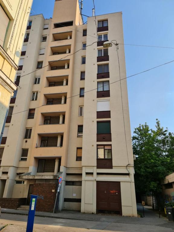 Budova, v ktorej sa apartmán nachádza