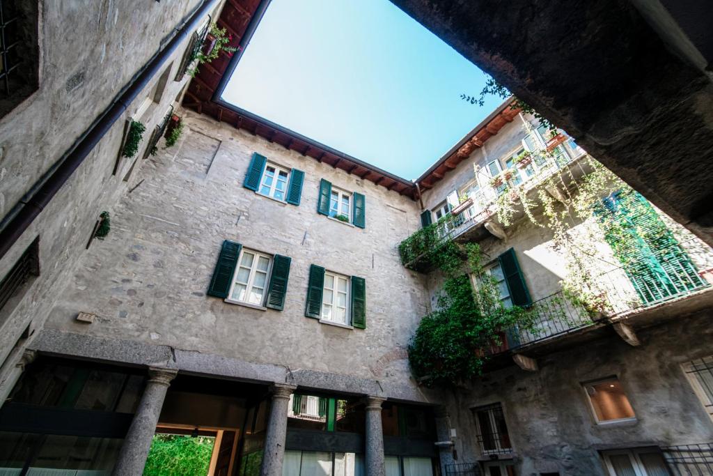 Historical Suites in The Heart of Como Old Town - By House Of Travelers