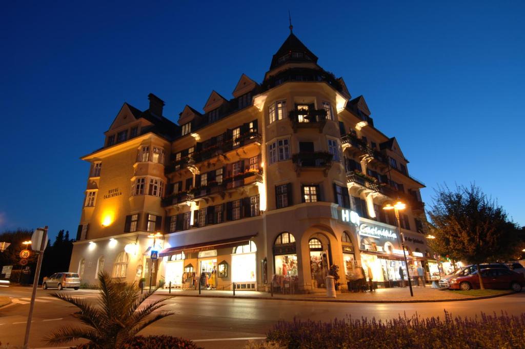 a large building at night with lights on at Hotel Carinthia Velden in Velden am Wörthersee