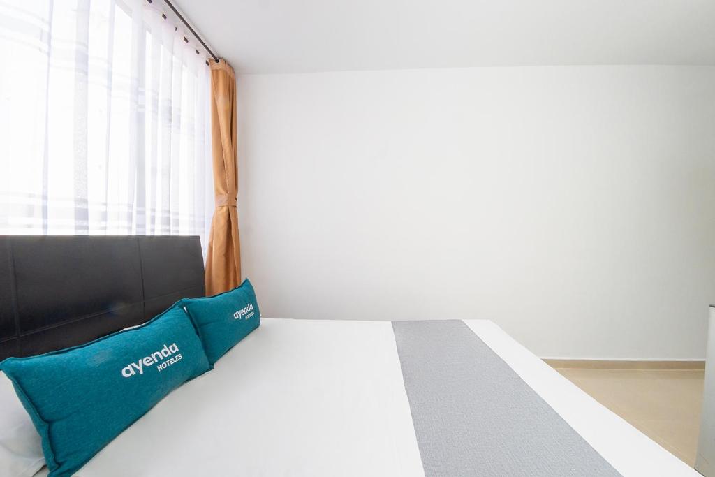 Postel nebo postele na pokoji v ubytování Ayenda Ambeima