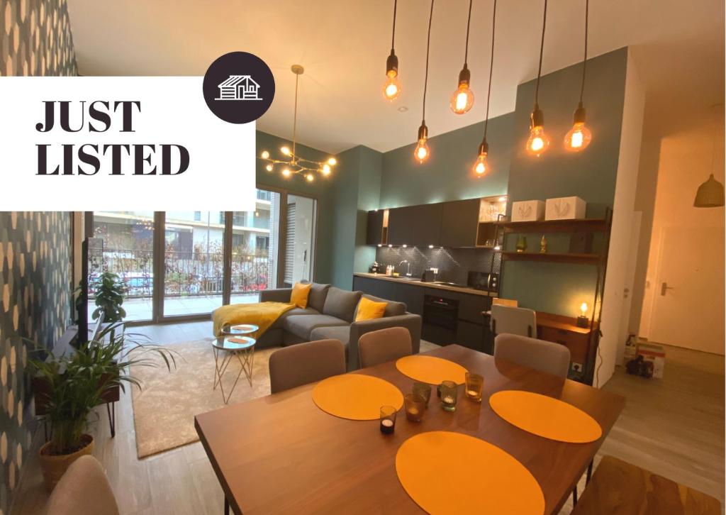 Lounge atau bar di Bright and chic apartment in Lux City