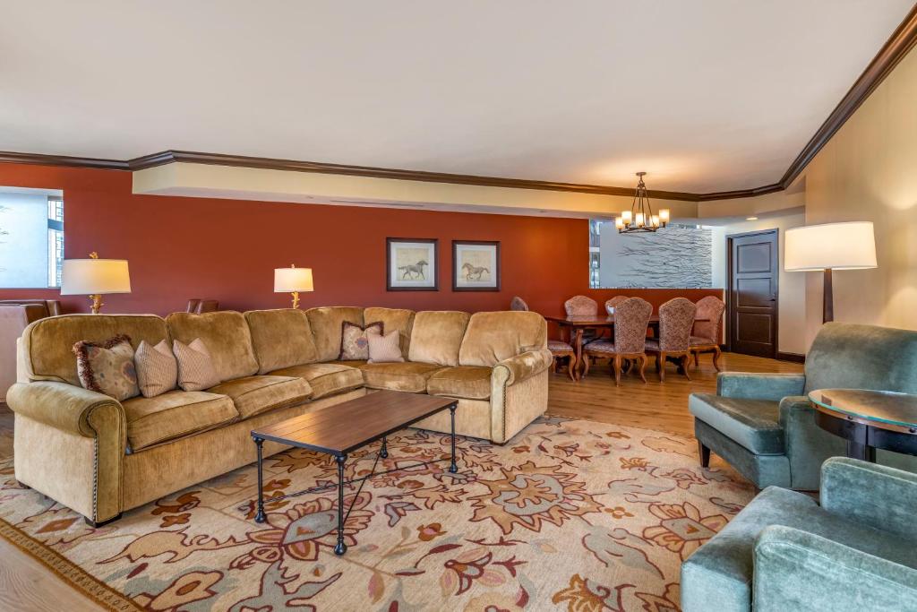 Omni Austin Hotel Downtown - Executive Suite 1 Queen Bed With Balcony 