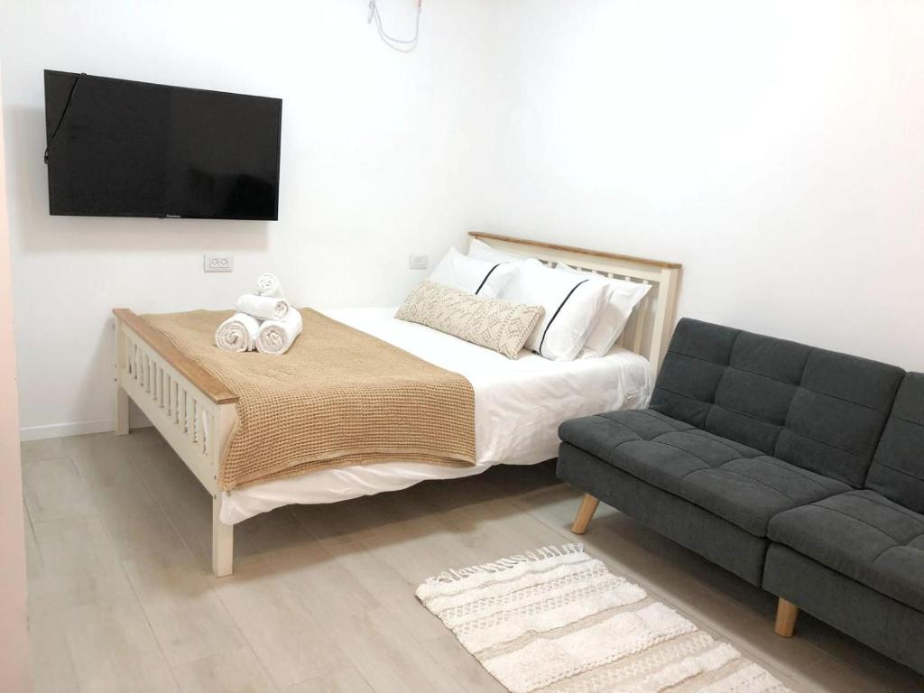 מיטה או מיטות בחדר ב-Oria studio's