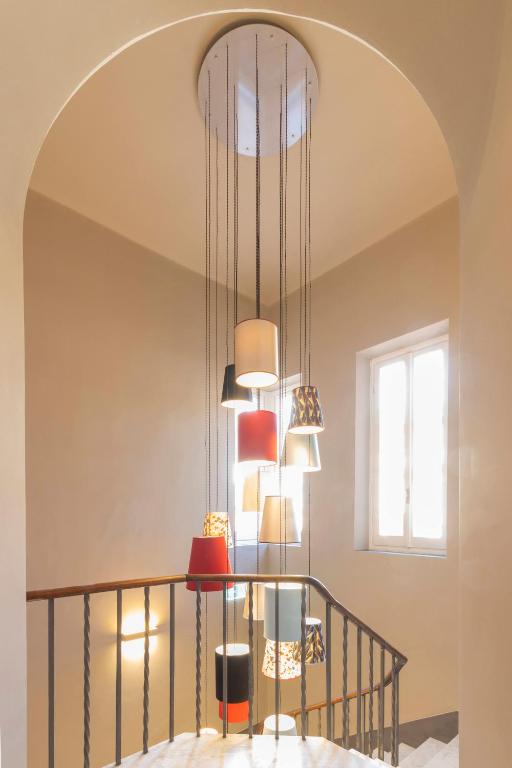 a cluster of lights hanging from a ceiling at Hotel Villa Alberti Portofino Land in Santa Margherita Ligure