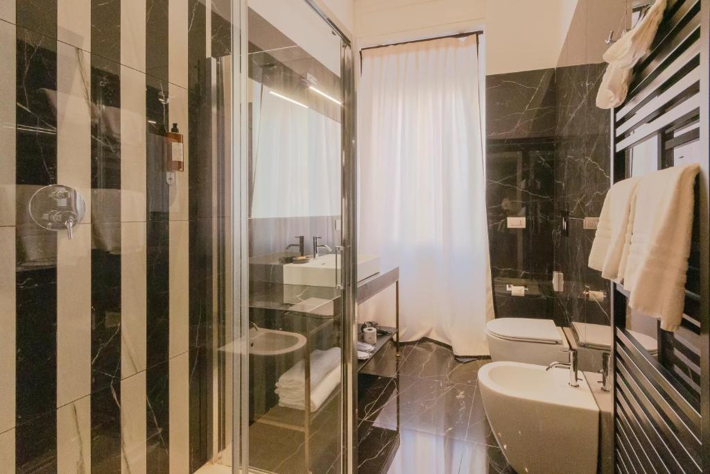 a bathroom with a shower and a sink and a toilet at Hotel Villa Alberti Portofino Land in Santa Margherita Ligure