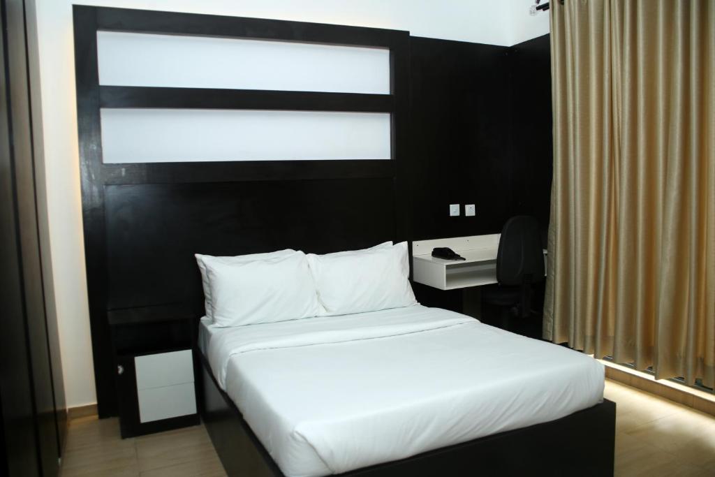 Postel nebo postele na pokoji v ubytování Hotel Capitol