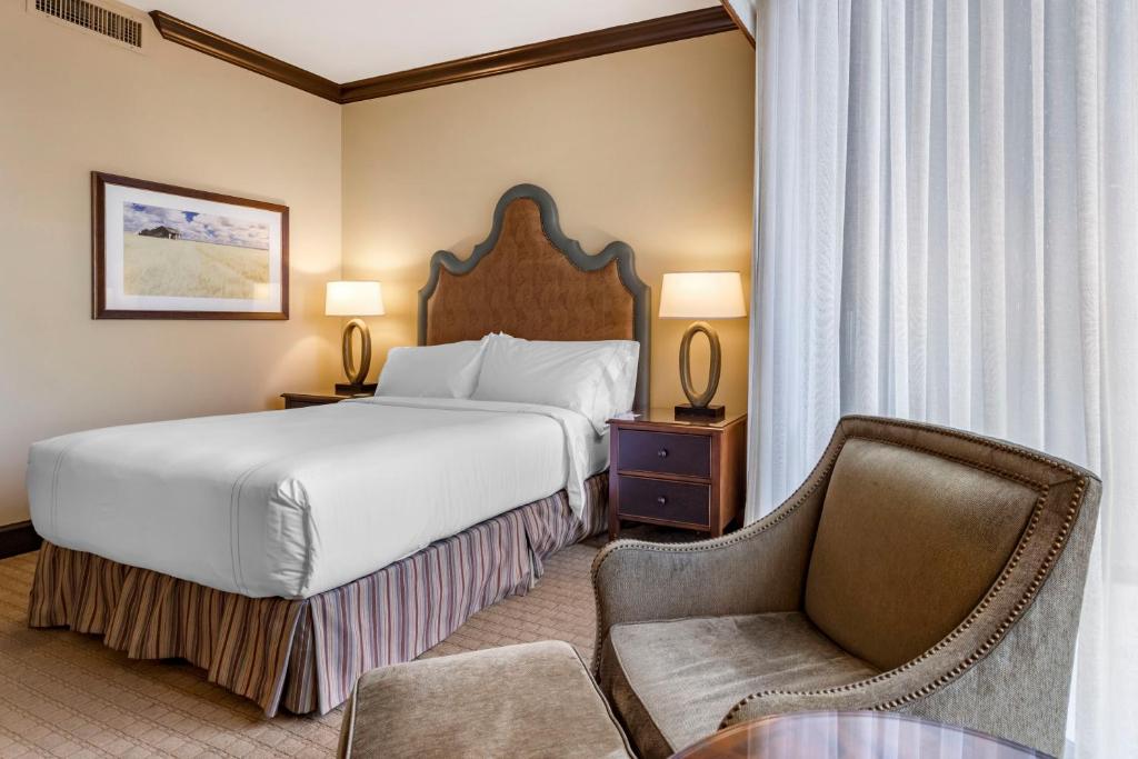 Postel nebo postele na pokoji v ubytování Omni Austin Hotel Downtown
