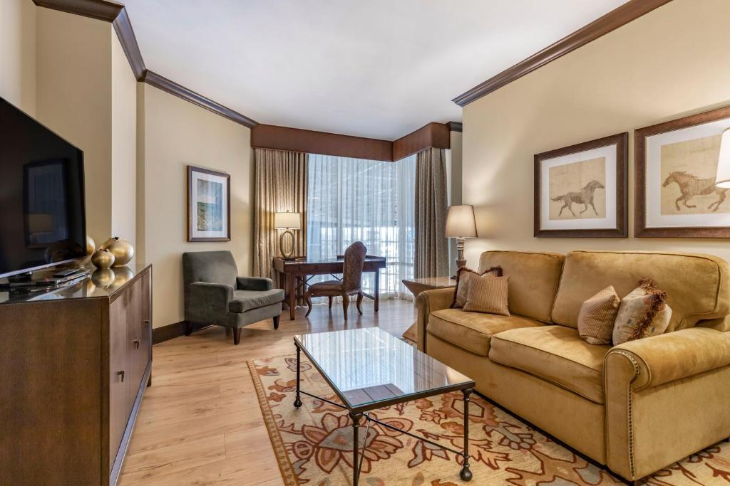 Omni Austin Hotel Downtown - Get Fit One Bedroom Suite - 1 King Bed