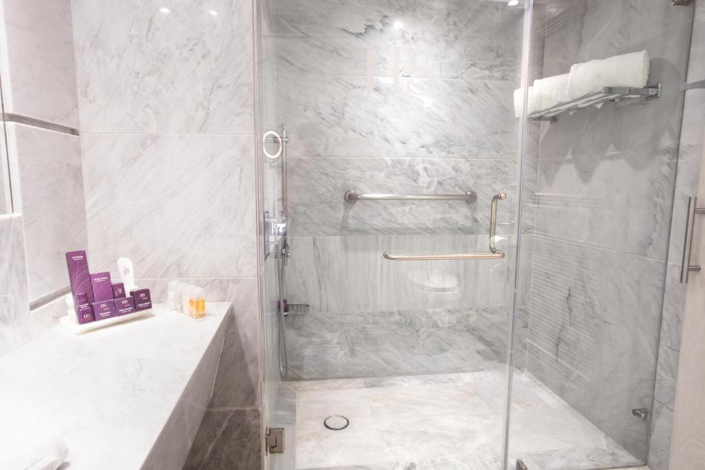 Koupelna v ubytování HS HOTSSON Hotel Leon