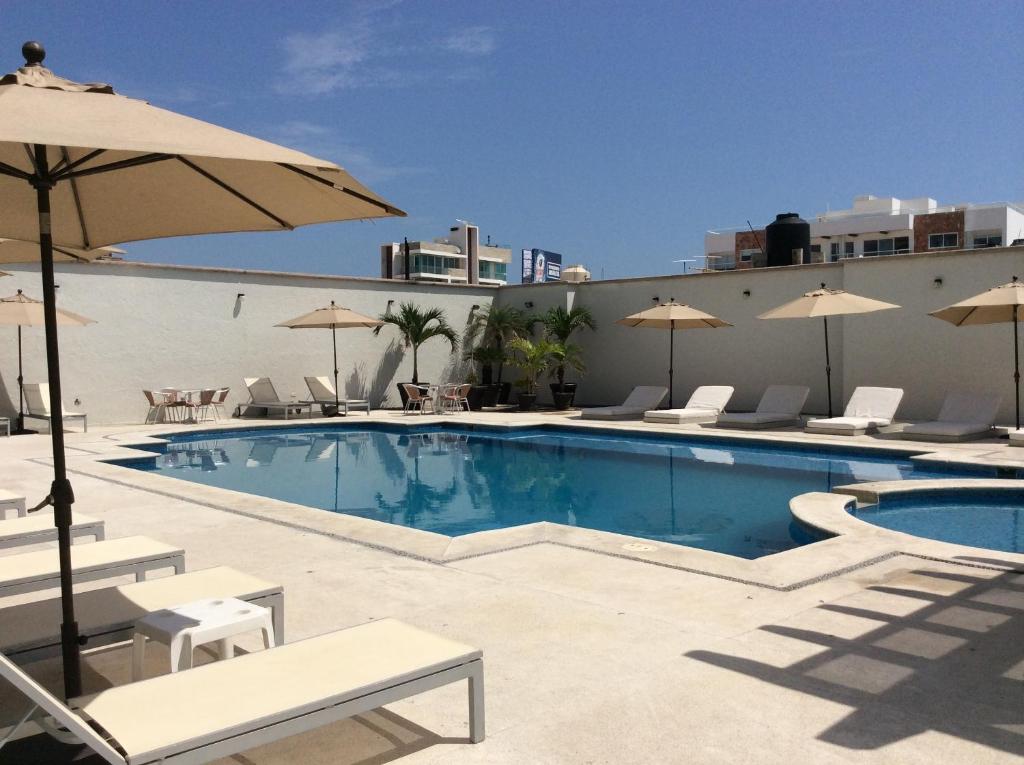 Bazén v ubytování Rivoli Select Hotel nebo v jeho okolí