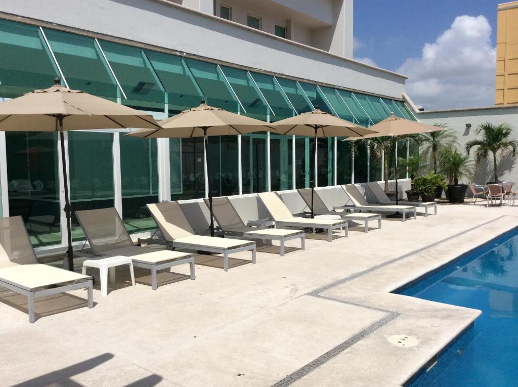 Bazén v ubytování Rivoli Select Hotel nebo v jeho okolí