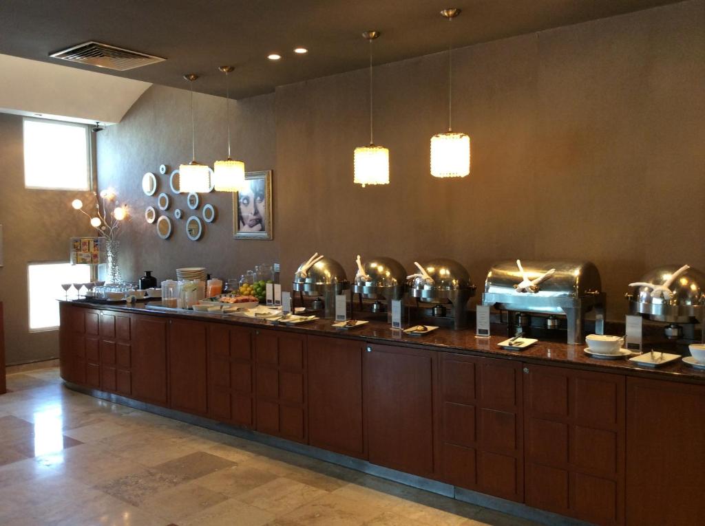 Příslušenství pro přípravu čaje a kávy v ubytování Rivoli Select Hotel