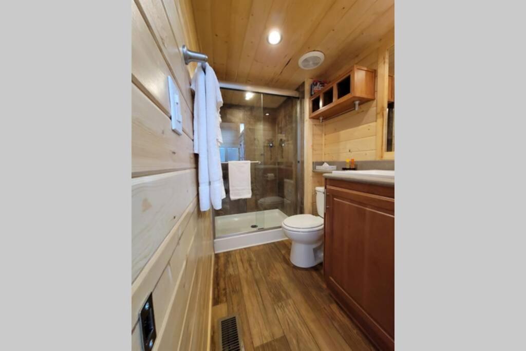 Koupelna v ubytování 079 Tiny Home nr Grand Canyon South Rim Sleeps 8