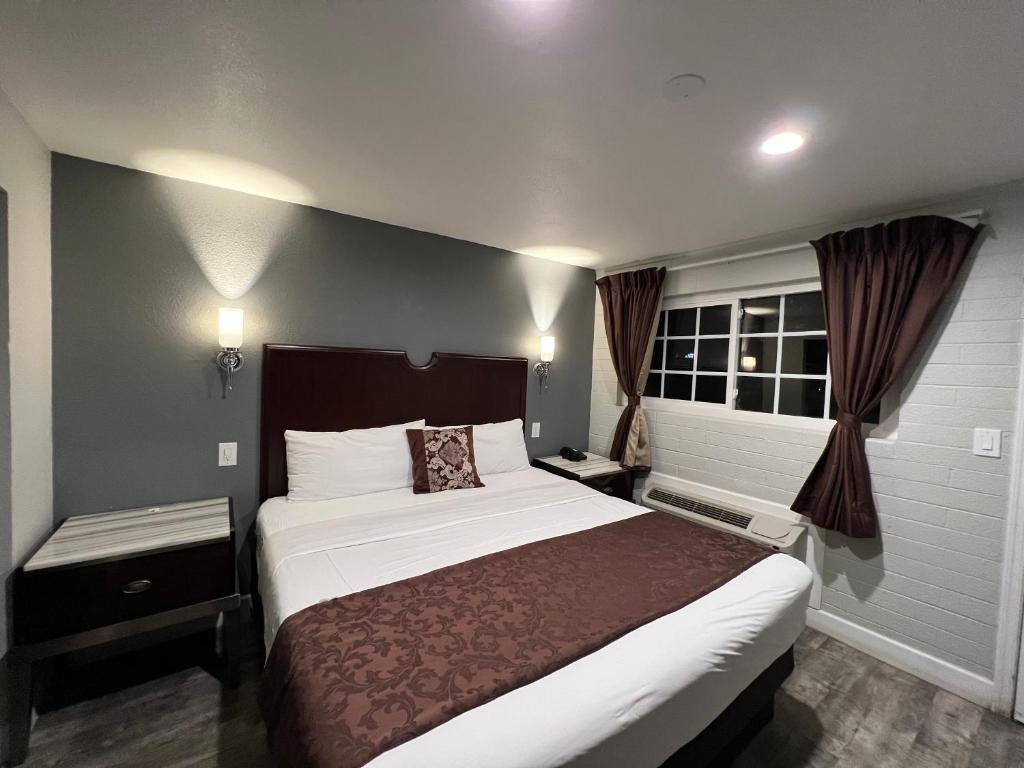 a bedroom with a large bed and a window at Relax Inn in Flagstaff