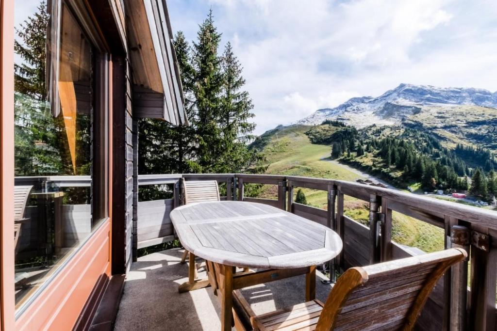 a table and chairs on a balcony with mountains at Chalet Arketa 14 pers. au pied des pistes - Maeva Particuliers - 8 Pièces 14 Personnes Prestige 139510 in Avoriaz
