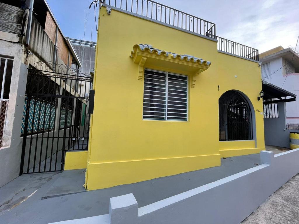 Near beach, restaurant and bars Sleeps 6 with 2baths - Housity