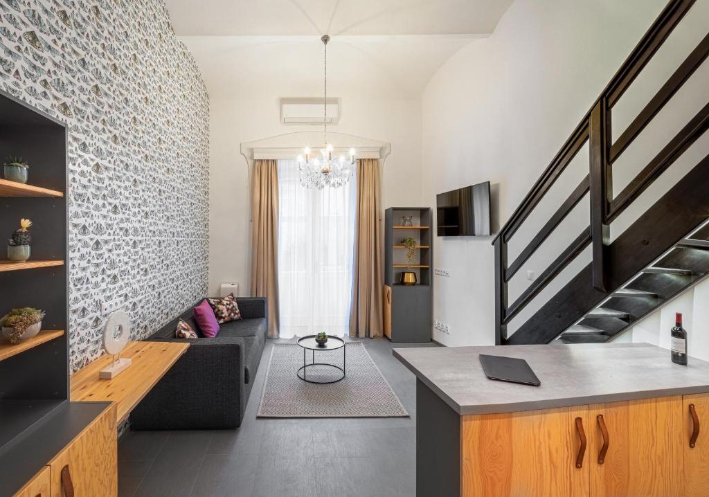Mordecai 12 Apartments by Adrez - King Studio With Sofa Bed - Split Level