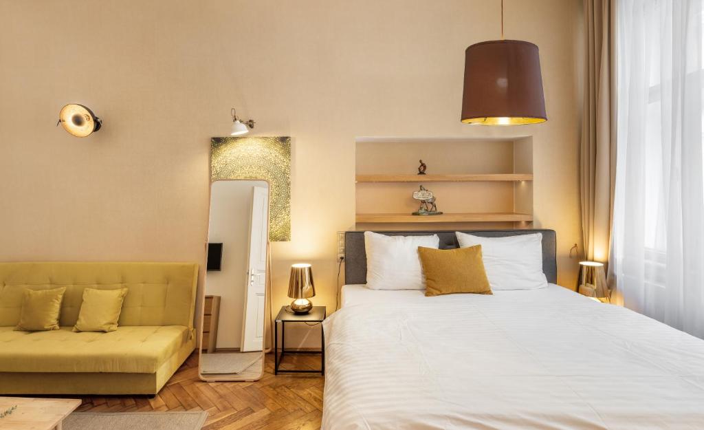 Łóżko lub łóżka w pokoju w obiekcie Mordecai 12 Apartments by Adrez