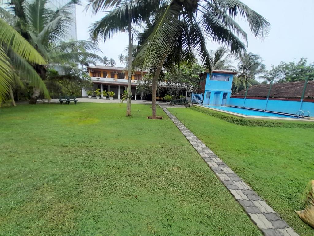 Bazén v ubytování Larn's Villa Hotel & Apartment nebo v jeho okolí