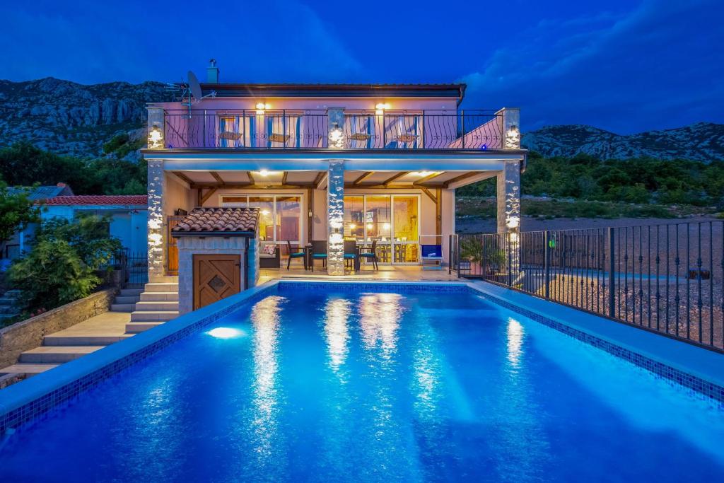 Bazén v ubytování Lucija House - Lika Senj county nebo v jeho okolí