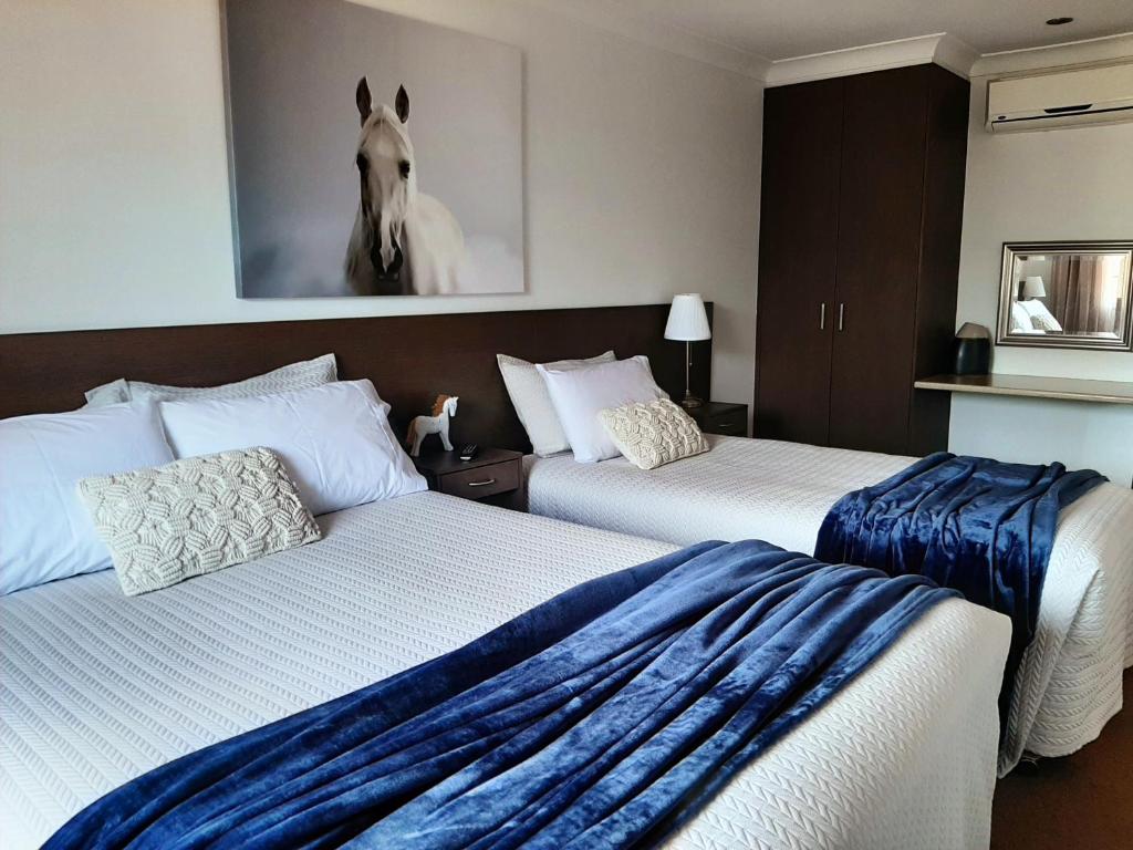 Postel nebo postele na pokoji v ubytování Tourist Road - 2 Bedroom Unit - East Toowoomba