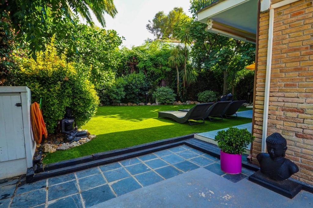 Zahrada ubytování Beach Apartment Garden Vinyet by Hello Homes Sitges