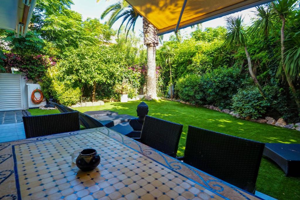 Zahrada ubytování Beach Apartment Garden Vinyet by Hello Homes Sitges