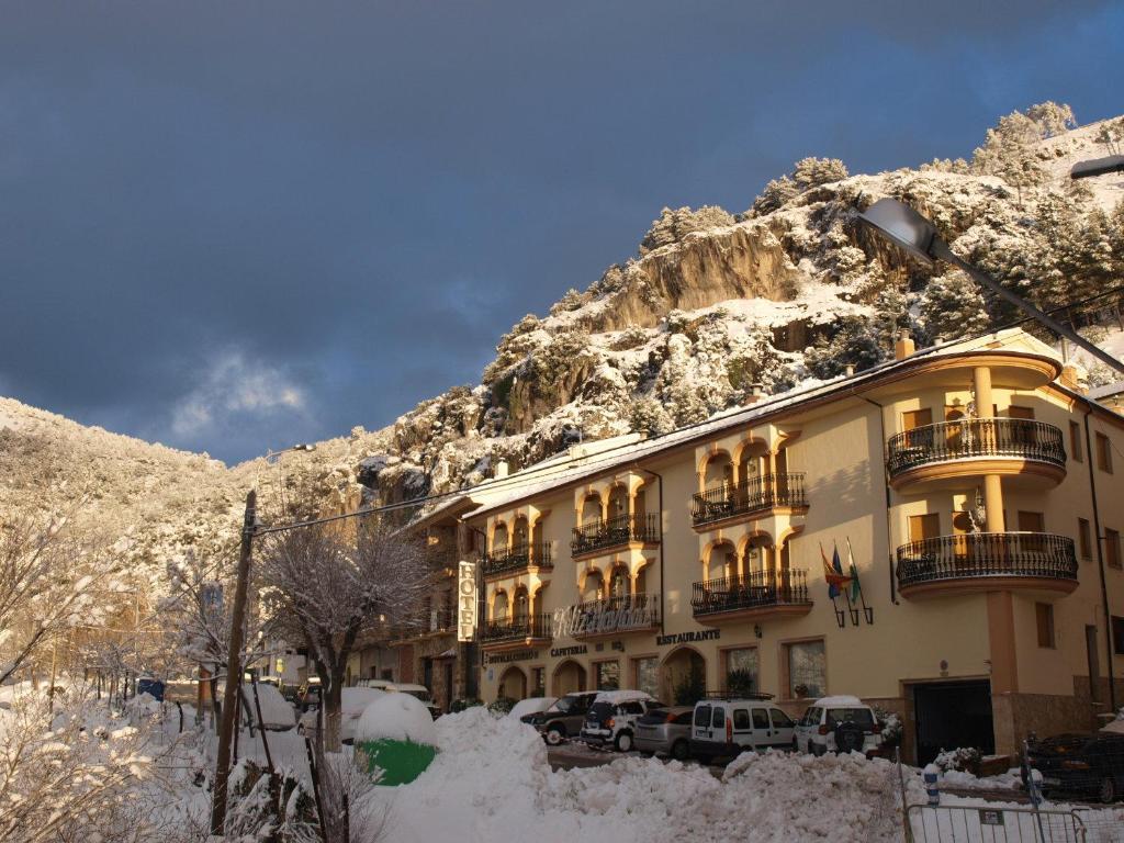 Nespecifikovaný výhled na hory nebo výhled na hory při pohledu z hotelu