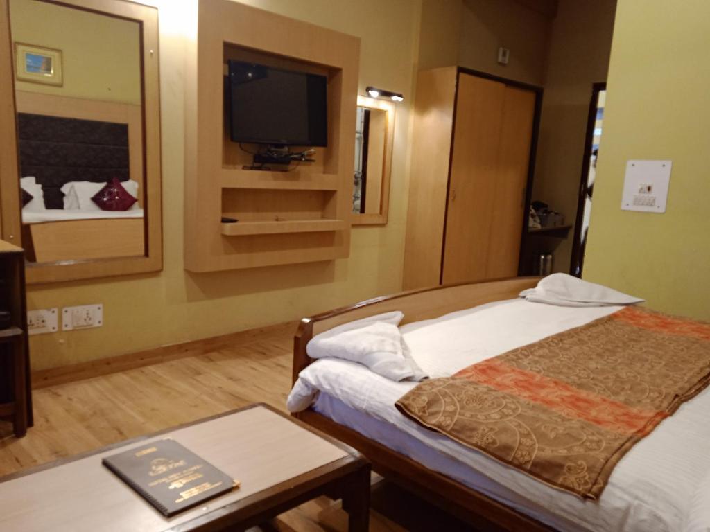 Postel nebo postele na pokoji v ubytování Hotel New Mamta