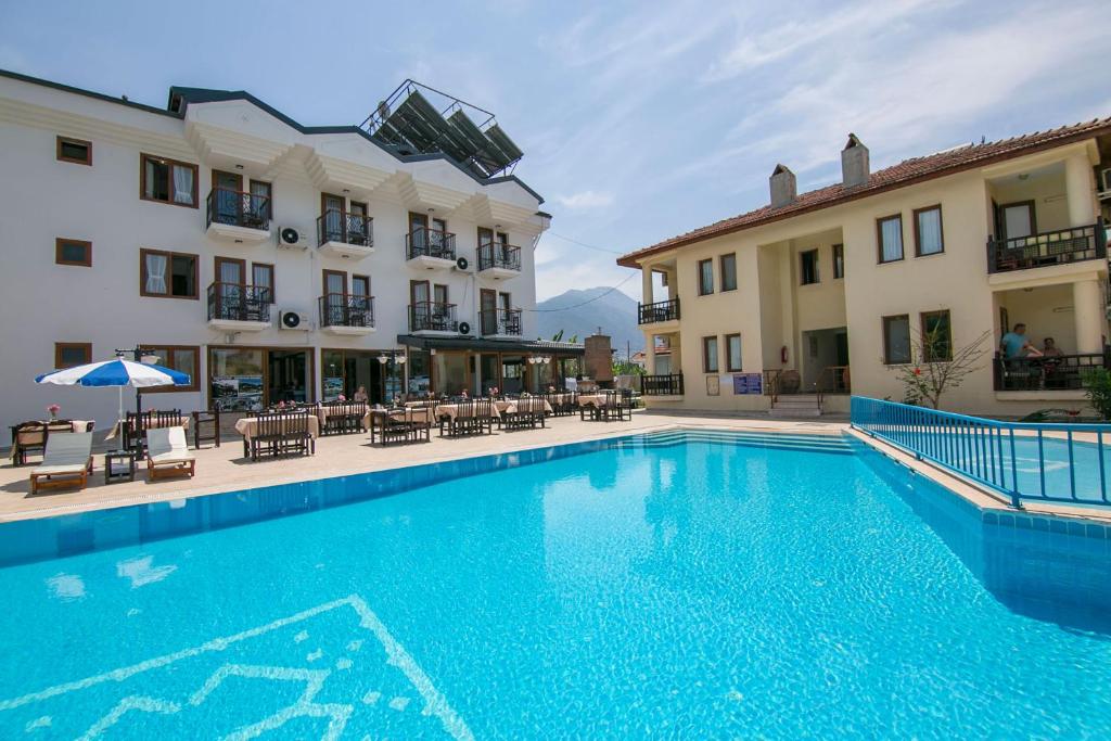 Bazén v ubytování Kilim Hotel & Apart nebo v jeho okolí