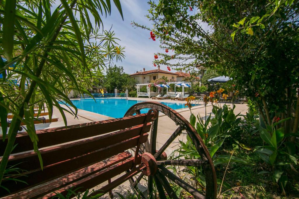 Bazén v ubytování Kilim Hotel & Apart nebo v jeho okolí
