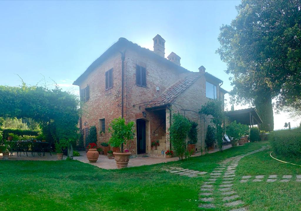 Vonkajšia záhrada v ubytovaní Casa Bianca gorgeous Tuscan home Crete Senesi, Siena